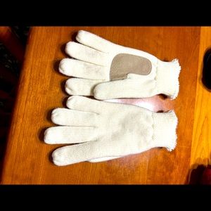 Woman’s winter gloves creamy off white color, OS, NWOT